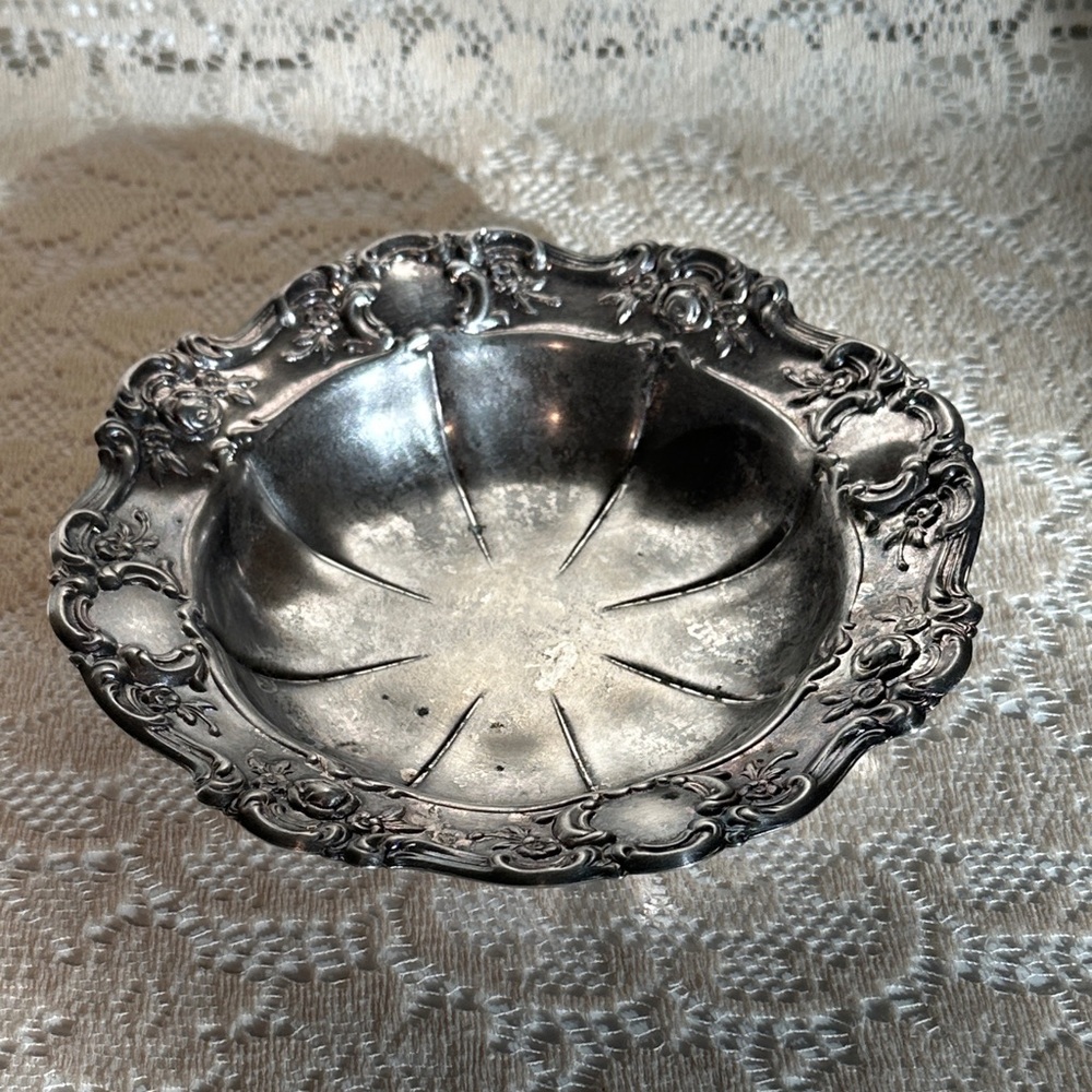 Vintage Towle Silver Plate Rose Bud Scalloped Display Dish